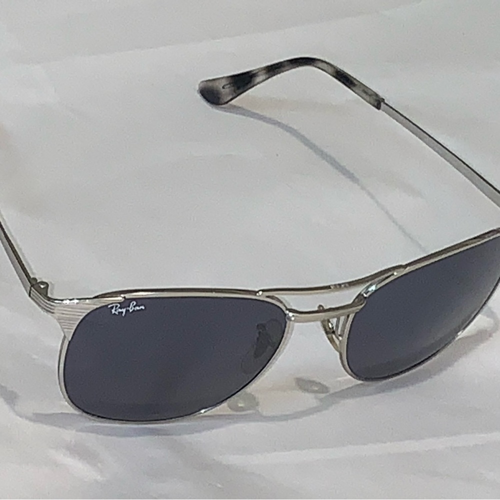 Ray-Ban Classic Metal Frame 
 Sunglasses with Case - Picture 3 of 16